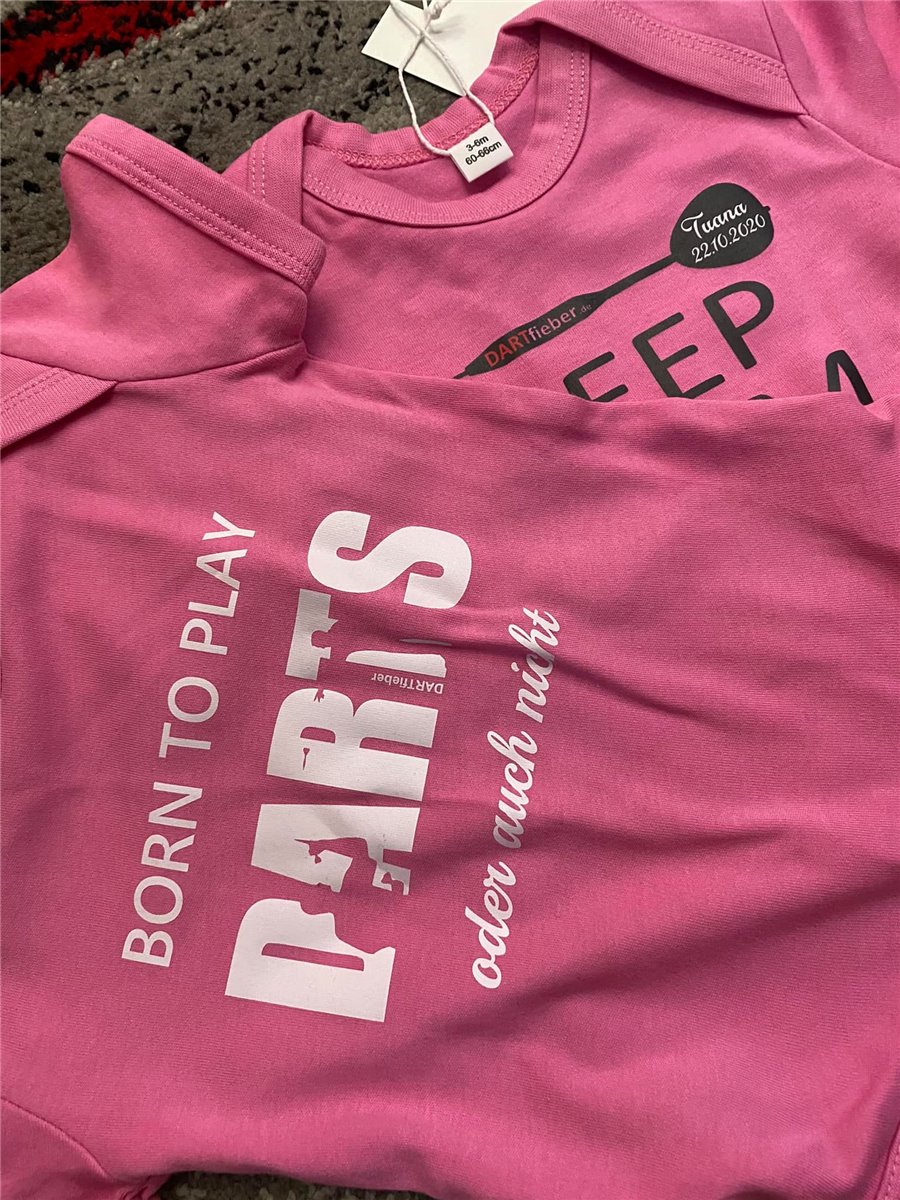 Kurzarm Baby Body mit Darts Aufdruck 3-6 Monate Geschenk zur Geburt Shirts Kurzarm Baby Body mit Darts Aufdruck 3-6 Monate Geschenk zur Geburt Shirts