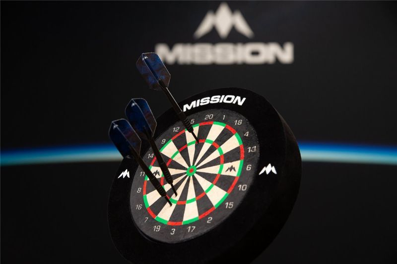 Mission Mini Dartboard inkl. 6 Darts Bristle Board