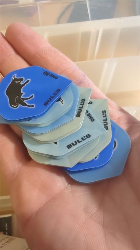 B-Ware Farbe ausgeblichen Bull's One50 - Blue Dart Flights 150 Micron Flights